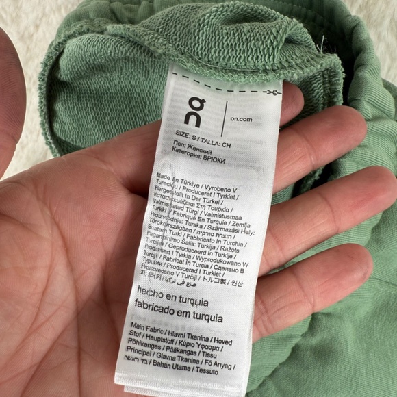 On Cloud Running NWOT Club Pants Women's Recovery Sweatpants Green Small - Picture 8 of 9